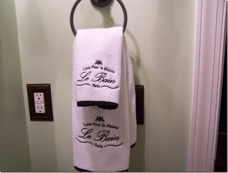 Pickles and Cheese: Towels Pour La Salle de Bain